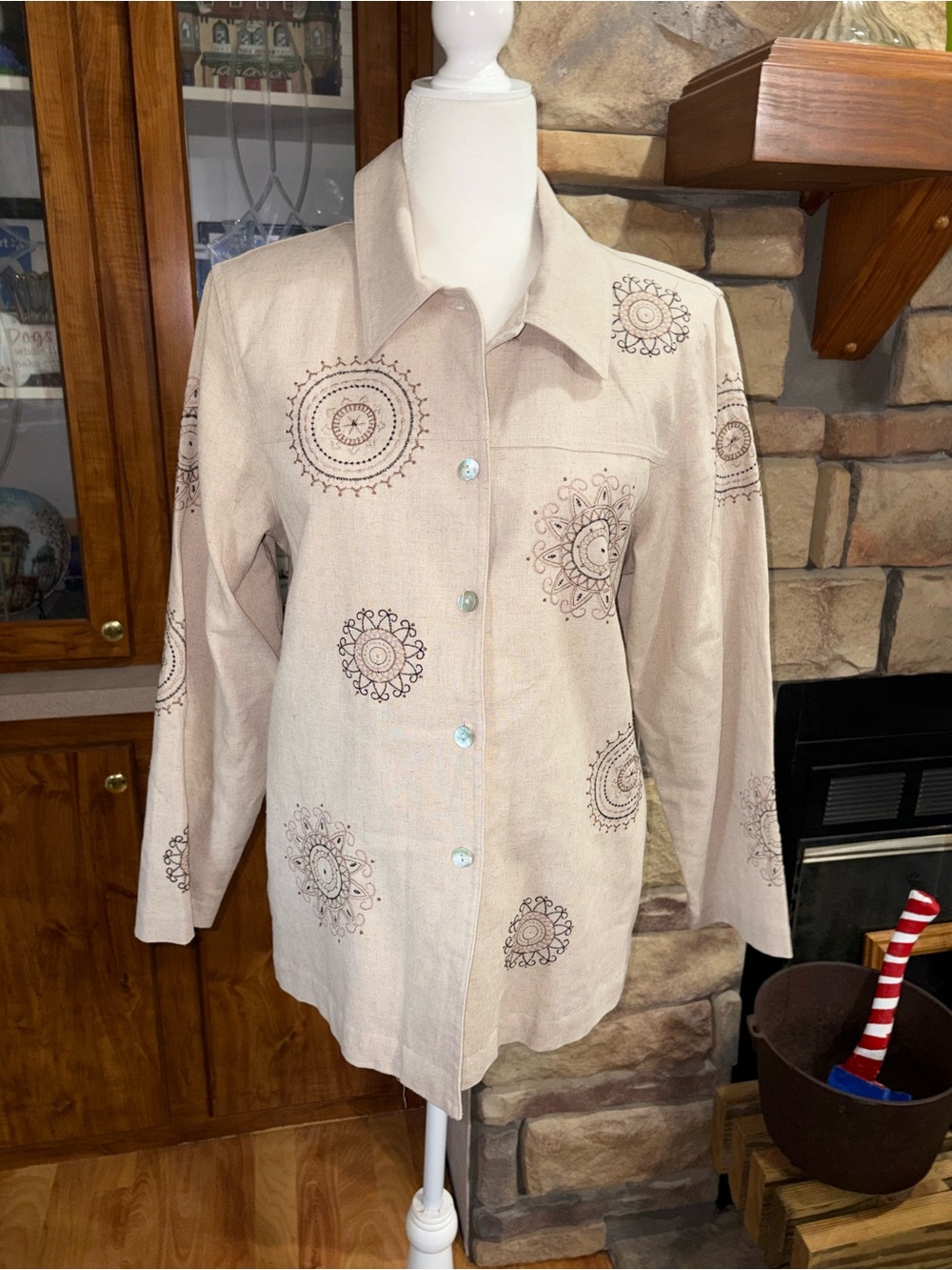 Alfred Dunner size large lightweight taupe shacket w/embroidery size 12 like new